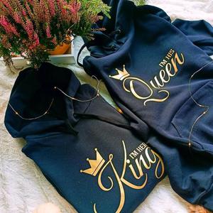 Bluzy dla par zakochanych z kapturem ze zotym nadrukiem komplet 2 szt I'm her king I'm his queen unisex - 2861732895