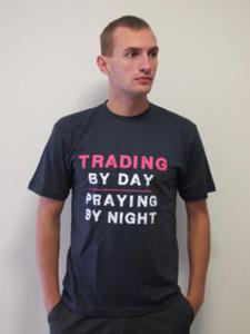 T-shirt: "Trading by day, praying by night" - 2829729259