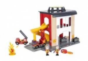 BRIO World 33833 Groe Feuerwehr Station - Feuerwache mit Feuerwehr-Einsatzfahrzeug und Feuerwehrmann - Kleinkindspielzeug empfohlen ab 3 Jahren - 2877765417