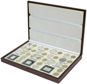 Komplet monet srebrnych i 2 zł z roku 2009 w eleganckiej kasecie - 2848445035