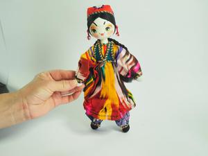 Lalka uzbecka dziewczynka w stroju tradycyjnym - 2858696203