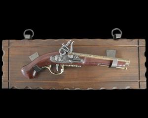 ELEGANCKI PISTOLET SKAKOWY NA DREWNIANEJ ZAWIESZCE (K1094-53L) - 2831083397