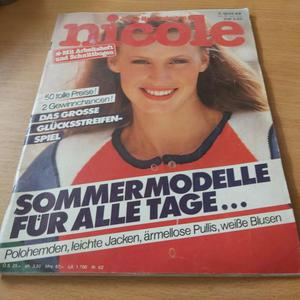 Nicole mit Arbeitsheft und Schnittbogen 7 juni 1979 - 2860853200