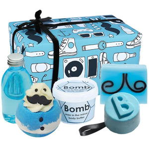 BOMB COSMETICS SET Wave Hello Shower Gel 200ml + Dapper Chap Soap 100g + Sir Fizzalot Bath Blaster 160g + Man In The Mirror Body Butter 110ml + Yes Man Solid Shower Gel 110g (P1) - 2875484271