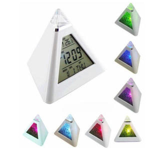 zegarek piramida z budzikiem i termometrem - 2837779851