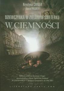 Dziewczynka w zielonym sweterku W ciemnoci - 2857603217